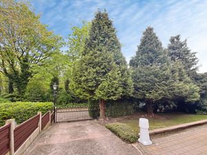Front External- click for photo gallery